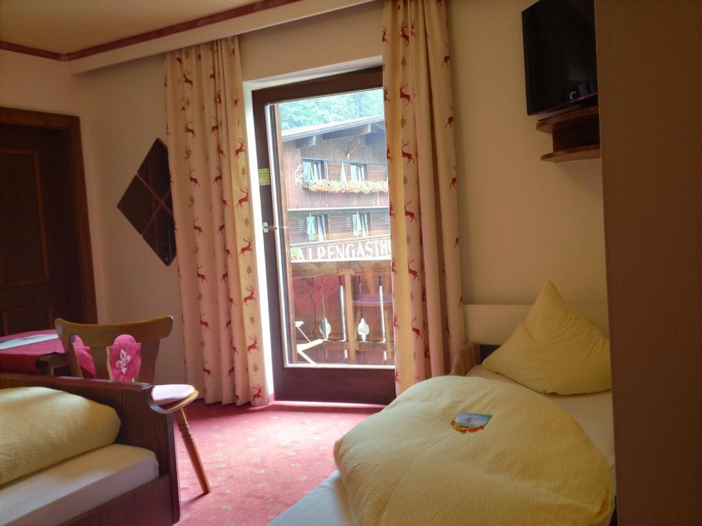 Das Naturhotel Die Eng هينتيريس الغرفة الصورة
